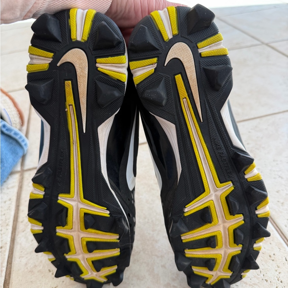 Nike Cleats - Picture 3 of 4